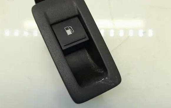 Volkswagen Touran I Fuel tank opening switch 1T0959551A 1F0959527