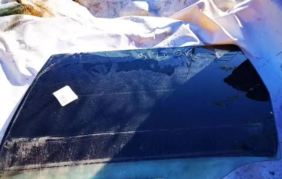 Volvo V70 Rear door window glass as2