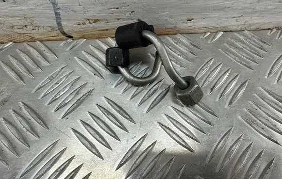 Skoda Octavia Mk4 Fuel injector supply line/pipe 05L302D