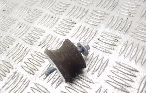 BMW 3 E90 E91 Gearbox mount 6771220