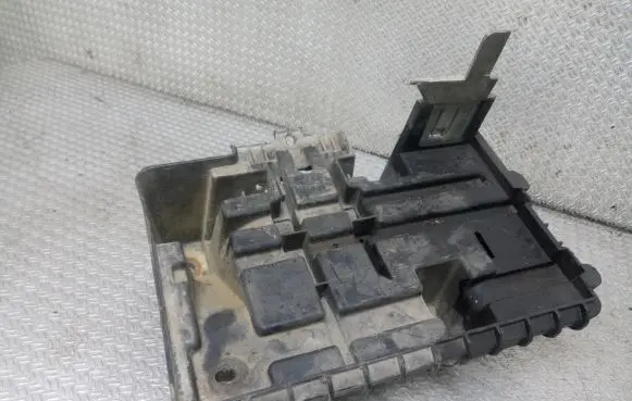 Battery tray