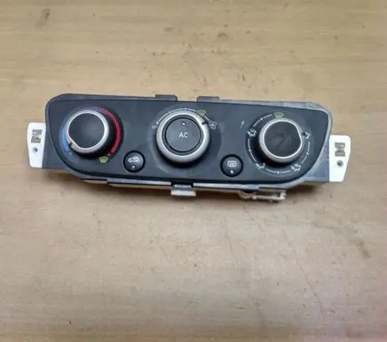 Renault Megane III Climate control unit T1001786G