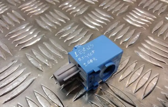 Lexus RX 450H Central locking relay 8974730040 0689004580