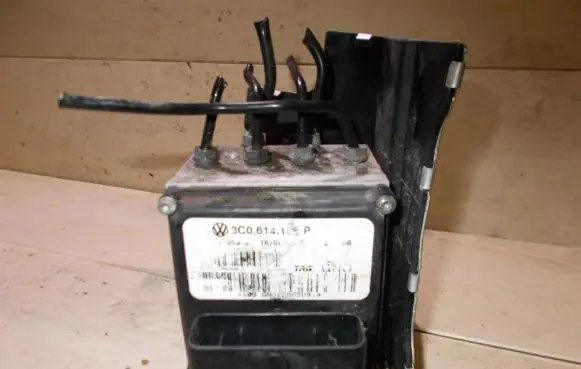 Volkswagen PASSAT B6 ABS Pump 3c0614109p 16705905