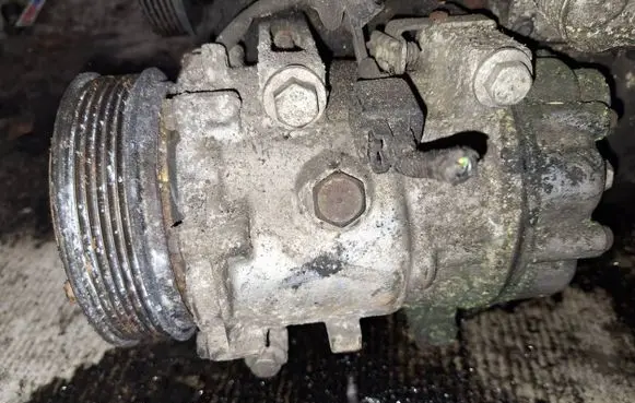 Volvo V50 Air conditioning (A/C) compressor (pump)