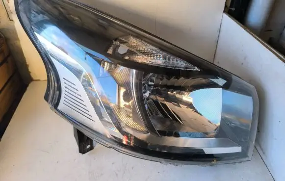 Renault Trafic III (X82) Headlight/headlamp 260101058R 1LE01141004