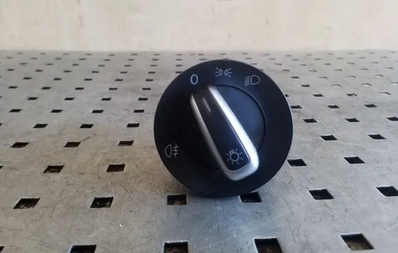 Volkswagen PASSAT B7 Light switch 3C8941431B