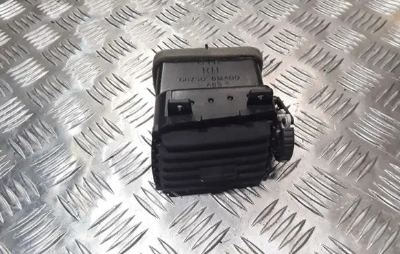 Nissan Almera N16 Dash center air vent grill 68750