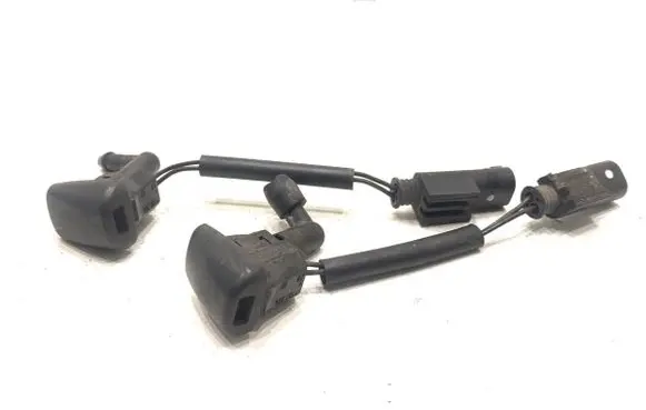 BMW 5 E60 E61 Windshield washer spray nozzle 7132969