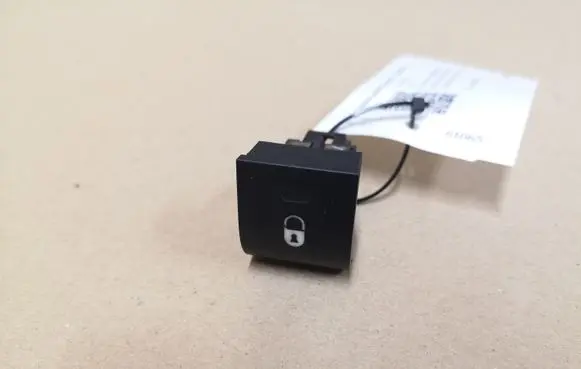 Peugeot 207 Central locking switch button 96570636XT