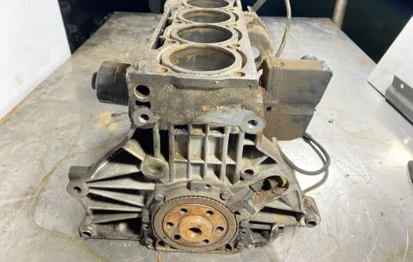 Volkswagen Golf IV Engine block Akq