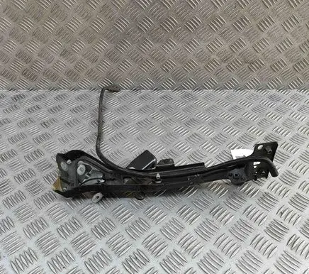 Audi A5 Fender mounting bracket 8W6821433 8W6821471
