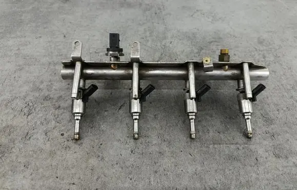 Volkswagen PASSAT B6 Fuel main line pipe 