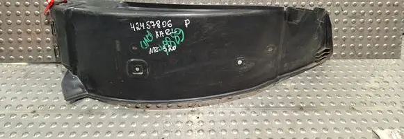 Front wheel arch liner splash guards