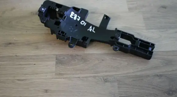 Rear door exterior handle/bracket