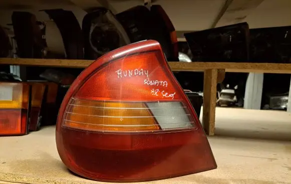 Hyundai Sonata Rear/tail lights 92401345