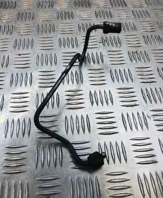 Toyota Avensis T250 Fuel injector supply line/pipe 