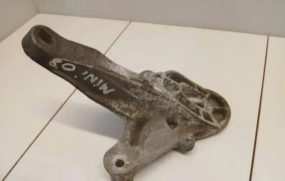 Mini One - Cooper Coupe R56 Engine mounting bracket 67871110 6872019
