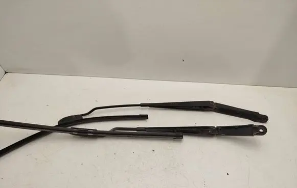 Volvo XC90 Front wiper blade arm 180252