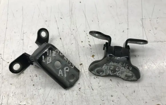 Toyota Auris 150 Rear door hinge set 687500H010 687700H010
