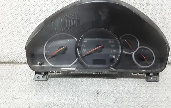 Mitsubishi Grandis Speedometer (instrument cluster) 8100A197