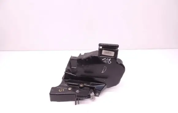 Volvo V50 Front door lock 30699444 D108