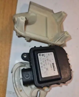 Audi A4 S4 B5 8D Air flap motor/actuator 8D1820511E 700015693F 19089601