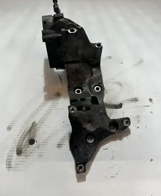 Skoda Superb B8 (3V) Generator/alternator bracket 04L903143D