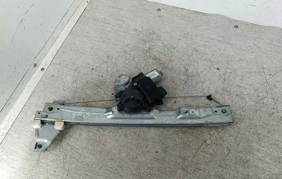 Peugeot 308 Front door window regulator with motor