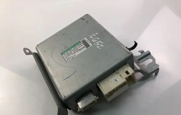 Toyota Avensis T270 Power steering control unit/module 8965005100