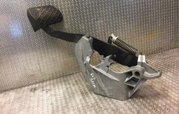 Mercedes-Benz ML W163 Brake pedal 163290004 A163290004