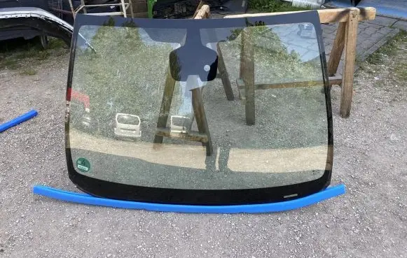 Opel Zafira C Front windscreen/windshield window 