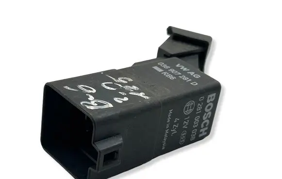 Volkswagen PASSAT B6 Glow plug pre-heat relay 0281003038