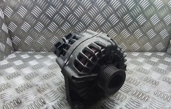 BMW 3 E90 E91 Generator/alternator 7802261 FG18S019