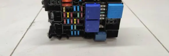 Renault Megane IV Fuse module 243800453R