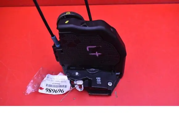 Toyota Corolla Verso E110 Rear door lock 