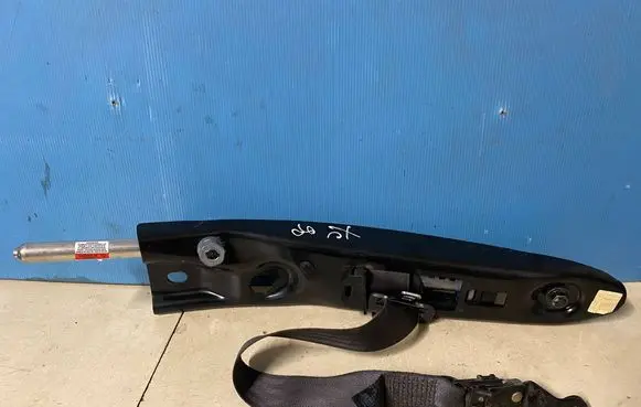 Volvo XC90 Front seatbelt 8619630 6008818R0H