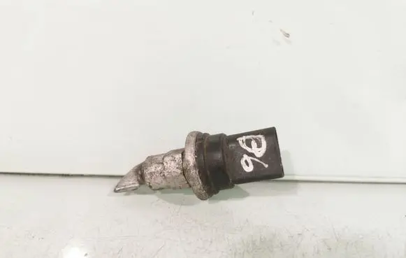 Volkswagen PASSAT B6 Air conditioning (A/C) pressure sensor 