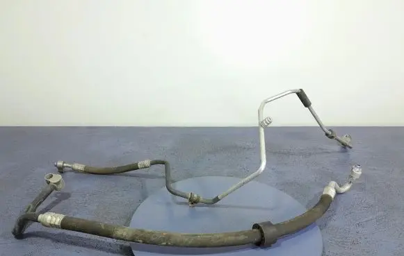 Audi A2 Air conditioning (A/C) pipe/hose 8Z0260701M