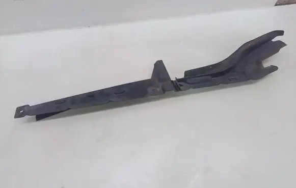 Fender mounting bracket