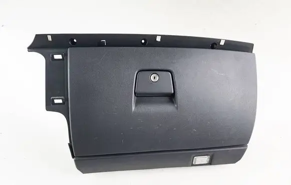 Volvo V50 Glove box