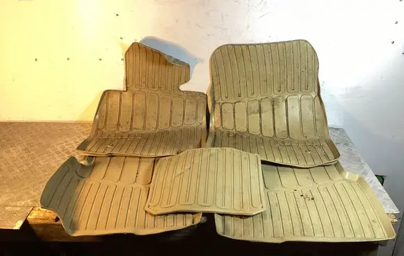 Toyota Land Cruiser (J200) Car floor mat set 