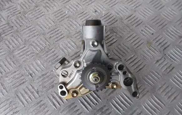 Toyota C-HR I Oil pump 