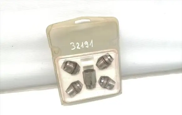 Ford Focus Anti-theft wheel nuts and lock 936775011
