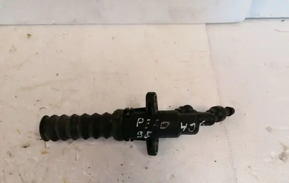 Clutch slave cylinder