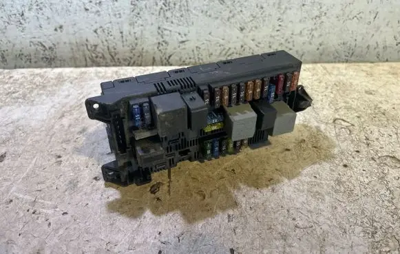Mercedes-Benz E W211 Fuse module 2115457701 204031335