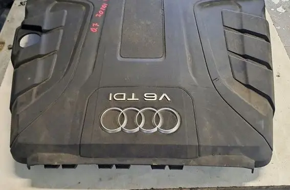 Audi Q7 4M Engine cover (trim) 4M0133849