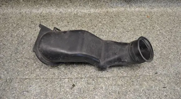 BMW 5 E34 Air intake hose/pipe 1735708