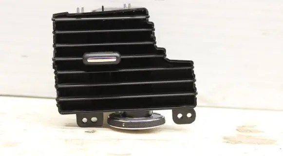Chrysler Town & Country V Dash center air vent grill