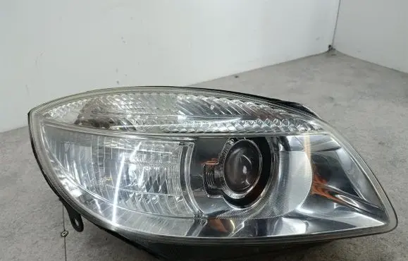 Skoda Fabia Mk2 (5J) Headlight/headlamp 